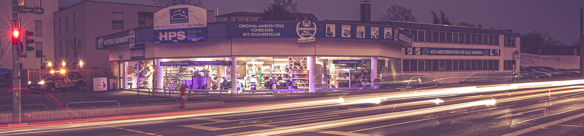 Das HPS-Gebäude in der Kilianstraße 2 bei Nacht